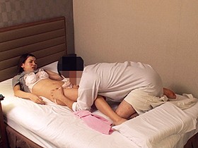 盗撮された貞淑妻　ホテル出張マッサージ中出し４　サンプル画像05